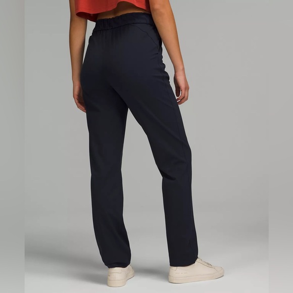 Lululemon Tapered-Leg Mid-Rise Pant 7/8 Length
Luxtreme - Picture 6 of 9